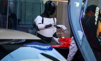 Автономните коли подсказват как хората могат да избегнат бунта на изкуствения интелект