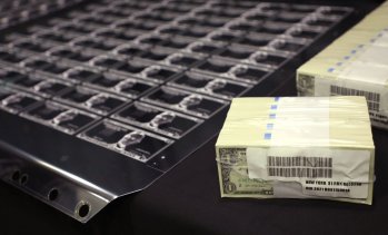 Светът на корпоративните сделки влиза в режим на мегасливания