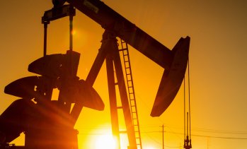 Цената на петрола се покачва от най-ниските си нива от октомври насам*