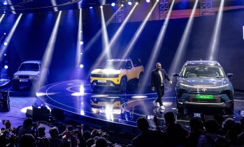 Разходите около кибератаката тласнаха Jaguar Land Rover към тримесечна загуба