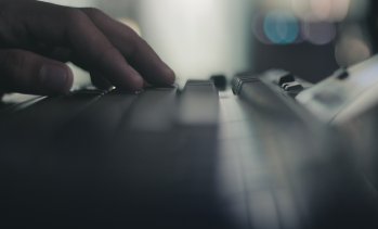 Израелски компании са инсталирали шпионски софтуер на устройства на Al Jazeera чрез реклами