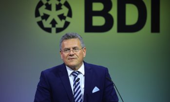 Шефчович: ЕС обмисля да спре временно въглеродния данък върху торовете 