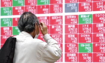 Прогнозата за намаление на лихвите от Фед изпрати азиатските индекси в различни посоки