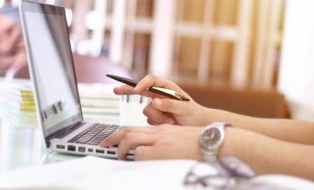 Изкуственият интелект променя офис стратегиите на компаниите