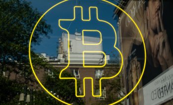 Биткойнът поевтинява след ново ликвидиране на криптозалози за 720 млн. долара