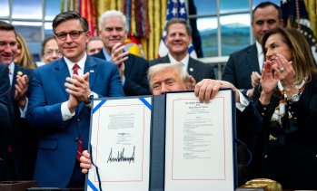 Край на парализата: Най-дългата блокада на правителството на САЩ приключи с подписа на Тръмп