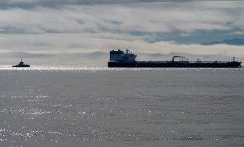 Войната в Близкия изток увеличава седем пъти цените на морските превози на петрол