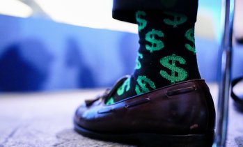 Увеличават се проблемите, които подяждат световното господство на долара