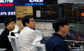 Южнокорейските индекси се сринаха с по 8% заради масовото изтегляне на AI инвестиции