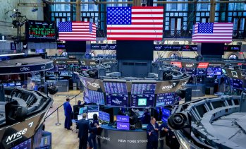Dow Jones губи 300 пункта, доходността по 10-годишните американски облигации расте*