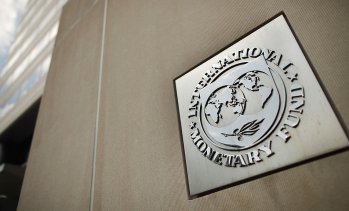 МВФ леко повиши прогнозите си за световната икономика за тази година