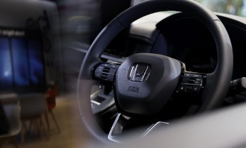 Недостигът на чипове и слабото търсене в Китай накараха Honda да понижи целта за печалбата