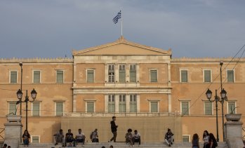 Проектобюджетът на Гърция предвижда растеж от 2,3%, спад на инфлацията и на безработицата 