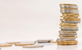 Защо бедните общества даряват по-щедро и по-често от богатите?