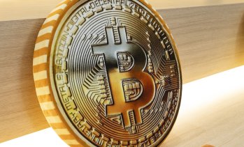 Биткойнът стигна нов 11-седмичен връх благодарение на удълженото примирие