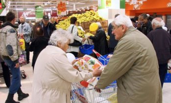 Разходите за храна и жилище натежават в домакинските бюджети през лятото