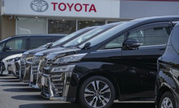 Глобалните продажби на Toyota се понижават за трети пореден месец през април