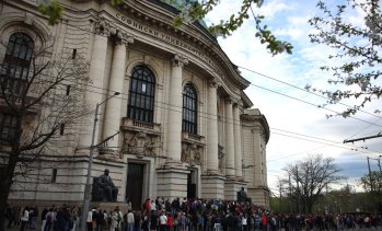 Парламентът одобри ограничаване на ръста на таксите за платено обучение в университетите