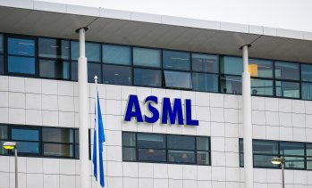 ASML повиши прогнозата си за 2026 г., разширява производствения капацитет