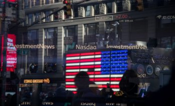 Nasdaq задалъбочава спада си, след като OpenAI реши да отложи излизането на борсата