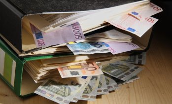 Анатомия на пазарната подмяна: Как тръжните манипулации изкривяват икономическия ред в България
