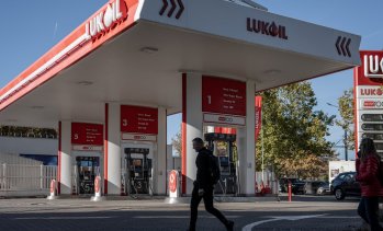 КЗК проверява как &bdquo;Лукойл&ldquo; формира цените на бензина и дизела