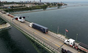 Тръмп ескалира спора с Канада със заплаха за удвояване на митата върху колите