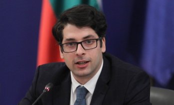 Атанас Пеканов: Работим през 2027 г. дефицитът да падне под 3%
