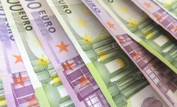 82% от хората в еврозоната подкрепят еврото, в България делът им нараства до 55%