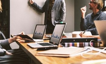 Остава ли в миналото 13-тата работна заплата?