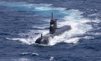 Русия прикрива подводниците си в Камчатка с мрежи срещу дронове