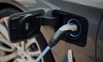 Силните продажби на електромобили отслабват натиска за по-ниски стандарти за емисии