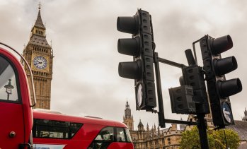 Великобритания търси как да привлече 1 млн. младежи, които нито учат, нито работят