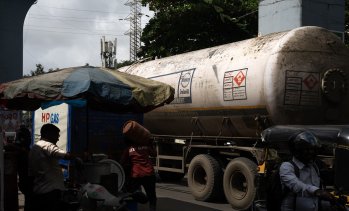Китай подновява износа на горива, но с по-малки от очакваното количества