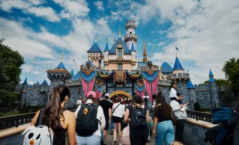 Филмите, стриймингът и тематичните паркове подкрепят печалбата на Disney за тримесечието