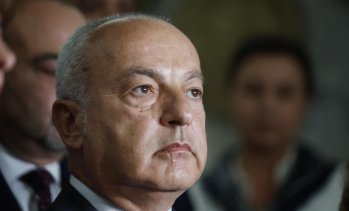 Кабинетът планира скромно рязане на разходи през 2027 г., но повече приходи от осигуровки