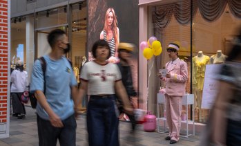 Продажбите на дребно в Китай се забавиха до най-слабия темп извън периода на Covid-19