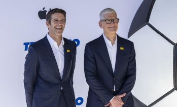 Тим Кук слиза от върха на Apple, а инвеститорите са с 4 трлн. долара по-богати заради него