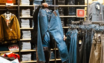 Levi's повиши прогнозите и дивидента си след силни резултати
