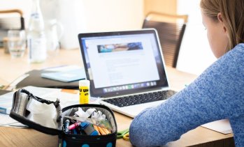 Кризата с учителите в Европа няма да се реши само с пари за заплати