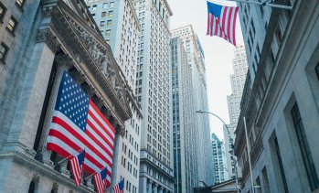 Wall Street отваря със спадове след последните рекорди*