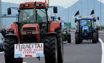 Транспортният бранш губи 10 млн. евро на седмица заради блокадите на гръцките фермери