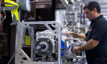 Работниците се надигат срещу опита за свиване на разходите на германските автоконцерни
