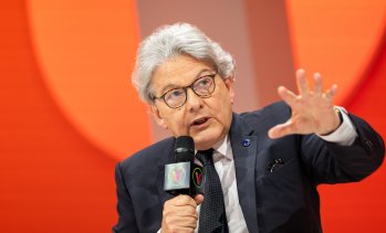 САЩ санкционират бивш еврокомисар заради &bdquo;външна цензура&ldquo; на социалните мрежи