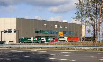 Tesla разширява капацитета на завода край Берлин с инвестиция от 250 млн. долара