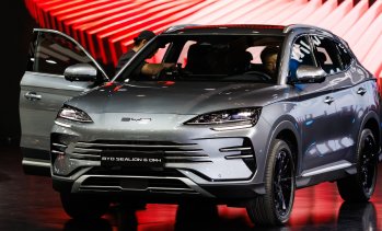 ЕС ще наложи таван за внос на 350 хил. китайски хибридни автомобила всяка година