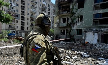 Руснаците теглят средствата си от банките, опасявайки се, че Кремъл търси пари за войната