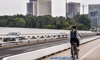 Amazon съкращава рекорден брой служители в централната си в Люксембург