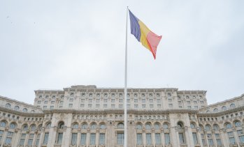 Fitch: Политическата нестабилност ще затрудни свиването на дефицита в Румъния