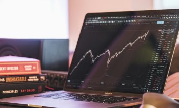 ETF-и с покрити кол опции: Как се печели до 12,1% в сегмента с нарастваща възвращаемост